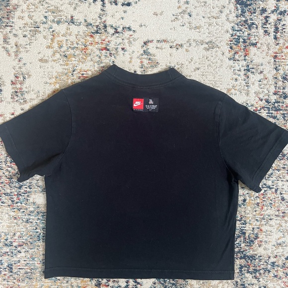 Nike Girl Crop Black Graphic Tee - Picture 5 of 6